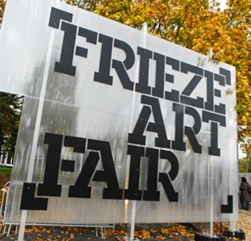 مصممو الأزياء يستفيدون من Frieze Art Fair